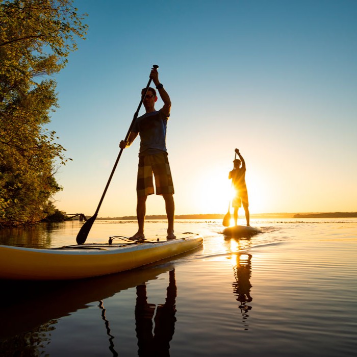SUP-lautailijoita järvellä - sup-laudat | SUP-boarding on a lake in sunset | Rokua Outdoors